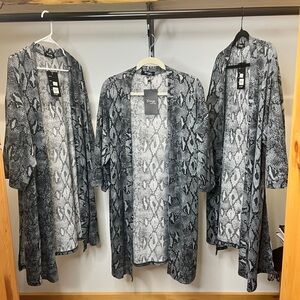 Women’s Snake Print Open Front Cardigan - Gray